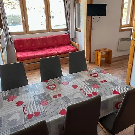 2 Bedrooms / Center Daire *